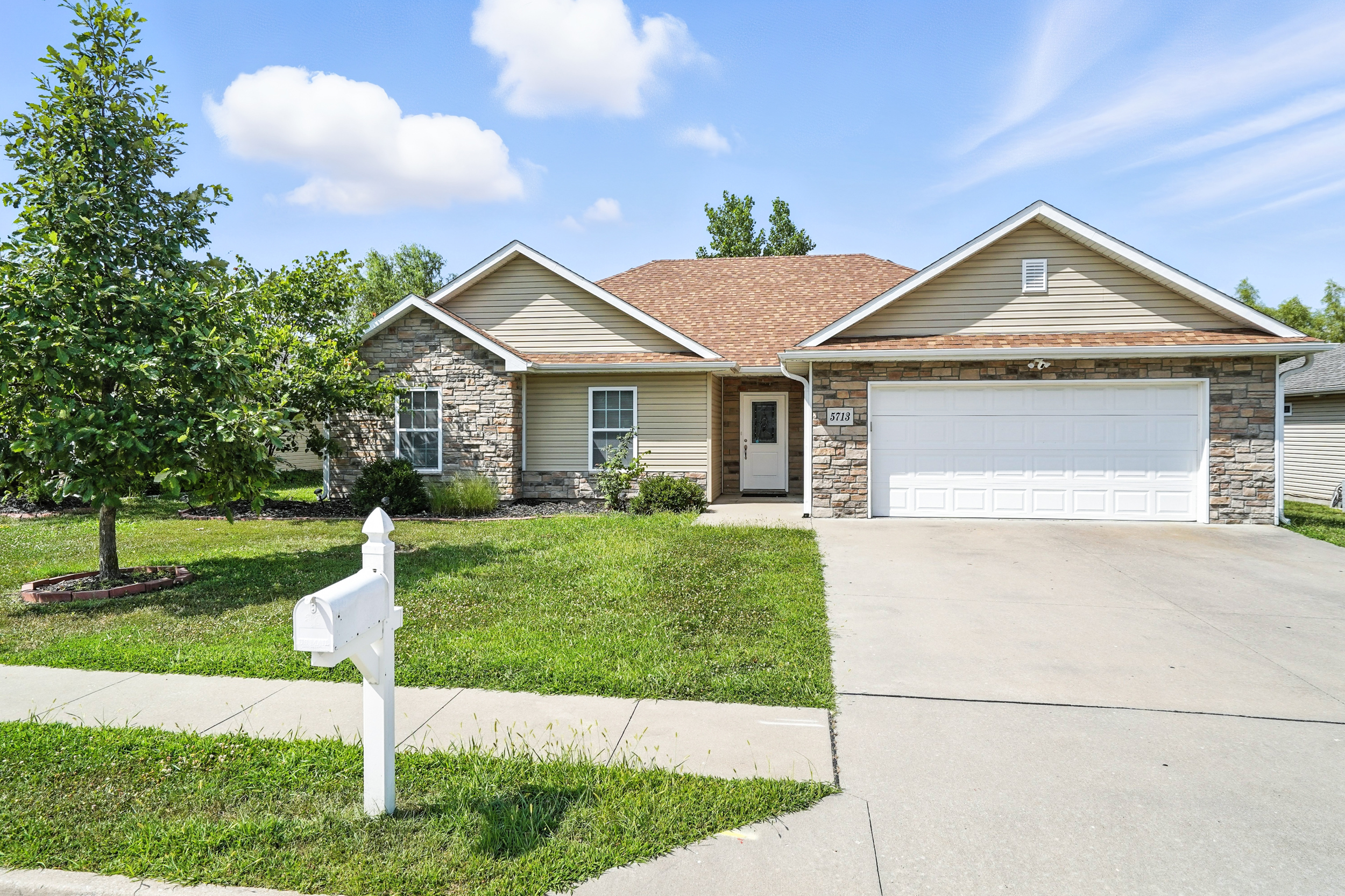 5713 Camden Circle